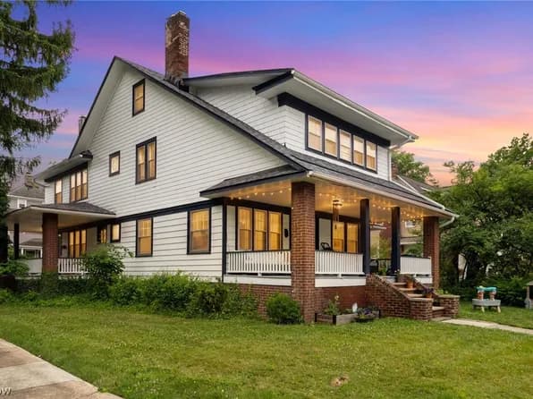 Craftsman duplex in Cleveland, OH